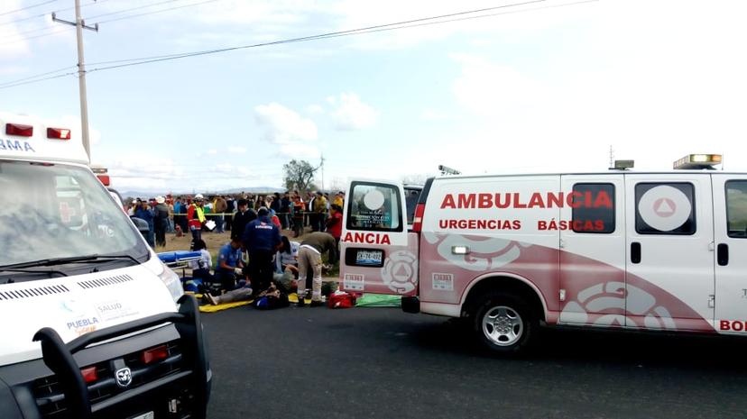 Vuelca camión en Huejotzingo; 15 personas heridas
