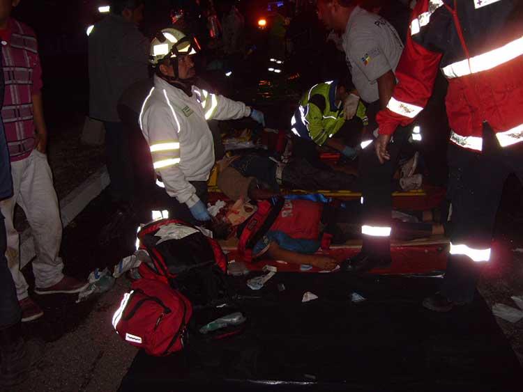 Suman 8 peregrinos muertos y 13 lesionados por accidente en la México-Puebla