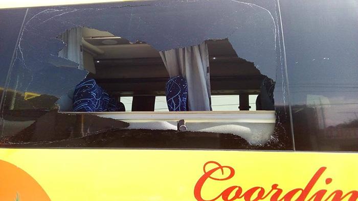 Chofer de camión embiste a ladrones para frustar asalto en Acatzingo
