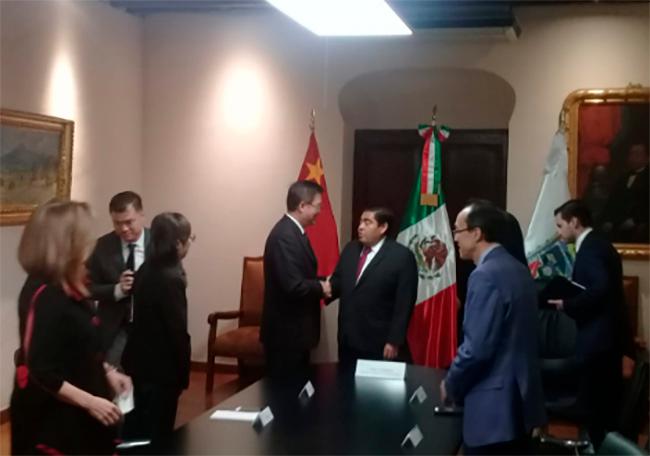 Barbosa se reúne con embajador de China, Zhu Qingqiao