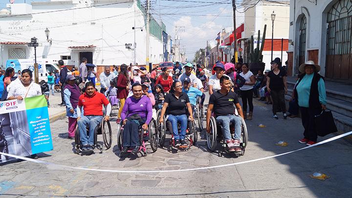 Organización capacita a personas en sillas de ruedas en Tecamachalco