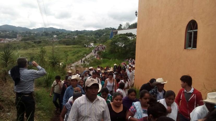 Pobladores clausuran obras de subestación eléctrica en Cuetzalan