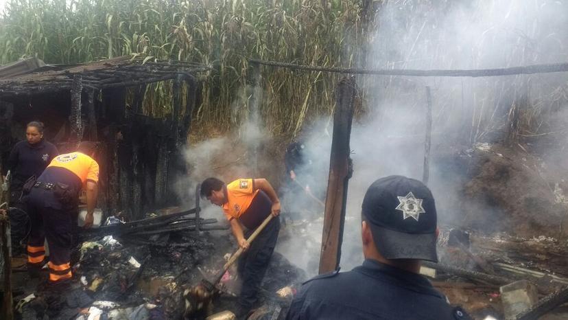 Cae rayo en vivienda y termina incendiada, en Teziutlán