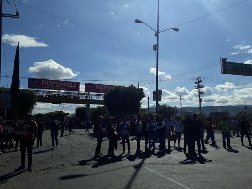 Protestan estudiantes de Tehuacán contra aumento al pasaje