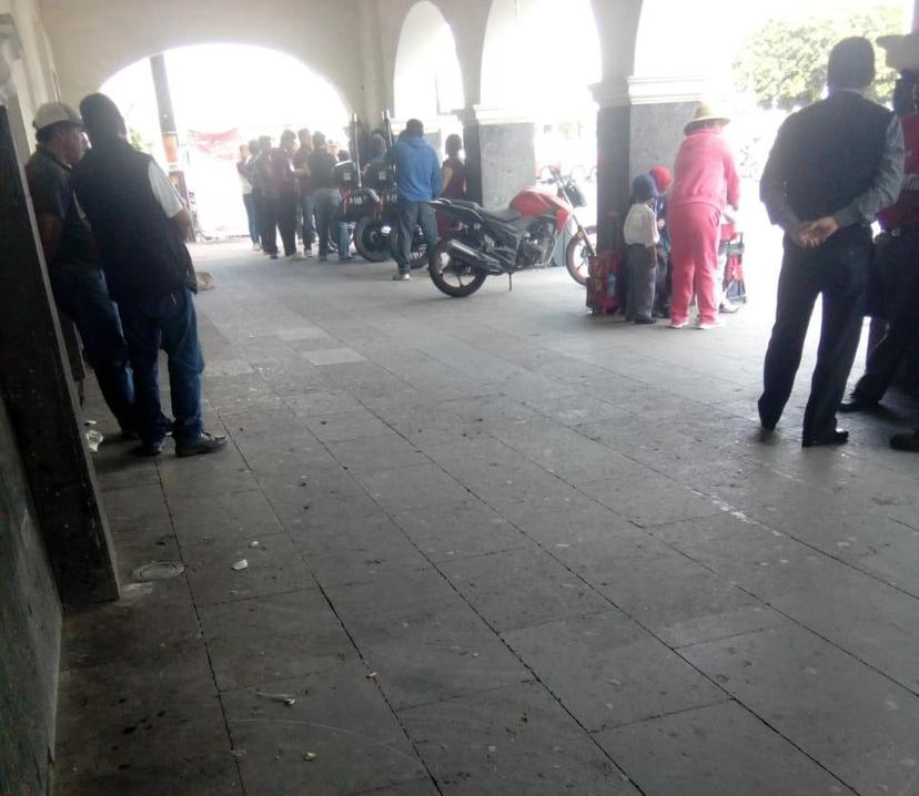 Mototaxistas y policías se enfrentan en Huejotzingo