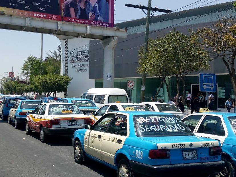 Con armas y drogas han detenido a taxistas en Tehuacán