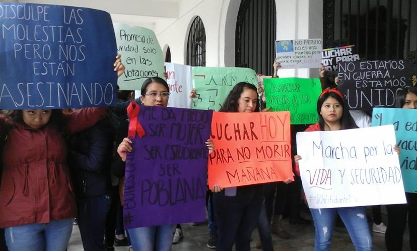 Protestan en Teziutlán por homicidio de estudiante y autoridad intenta callarlos