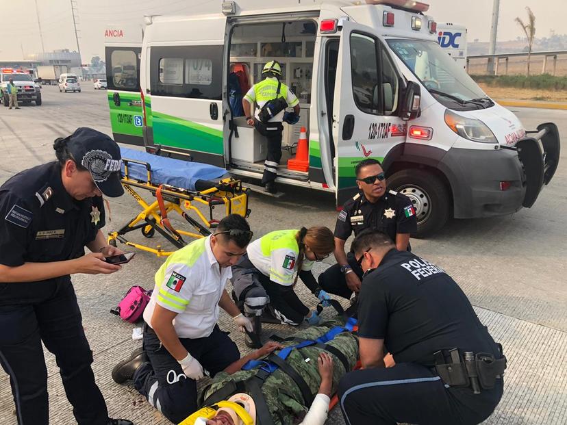 Tres militares heridos por choque en la Puebla-México