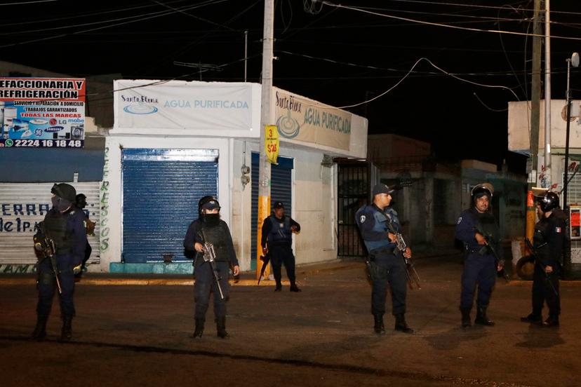 Hallan narcofosa en mercado Morelos; suspenden clases en la zona