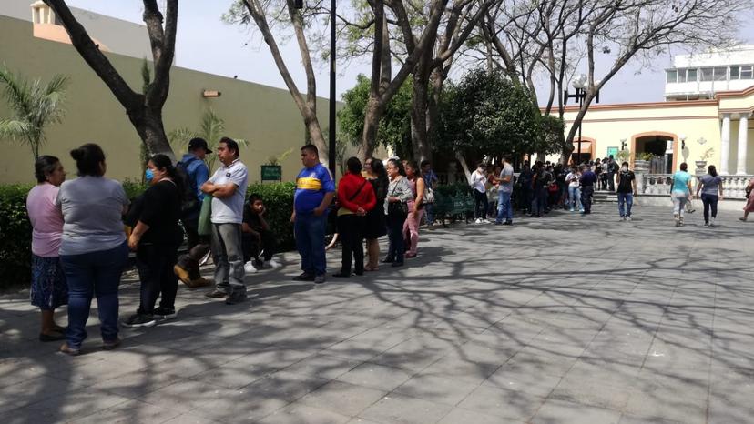 Difunden falso registro de programa federal y se aglomera la gente en Tehuacán