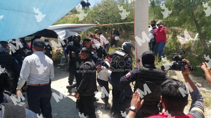 Policías desalojan a manifestantes del relleno sanitario de Coapan