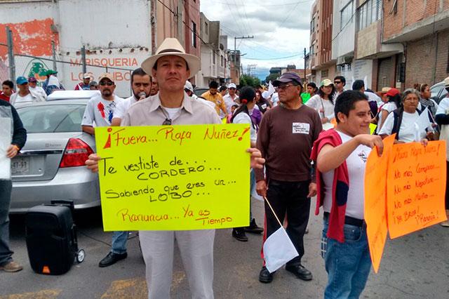Cientos exigen en las calles renuncia del alcalde de Texmelucan
