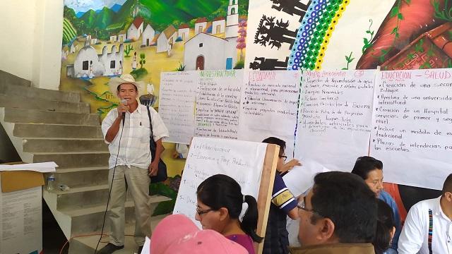 Indígenas de Pahuatlán dan a conocer petición para AMLO