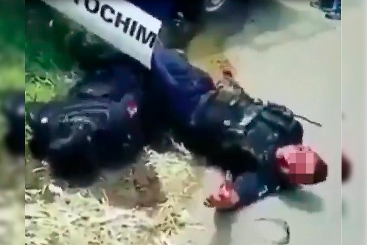 VIDEO: Pobladores prefieren grabar que ayudar a policías heridos