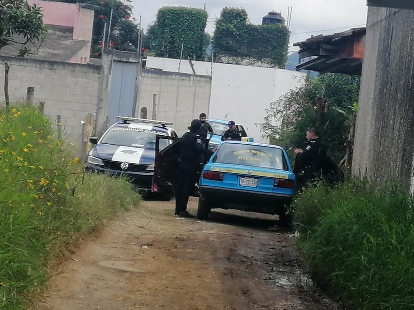 Navajean y asaltan a taxista en Huauchinango
