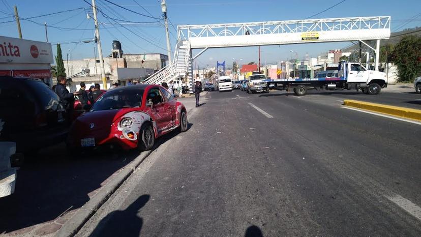 Atropellan a dos policías viales en Tecamachalco