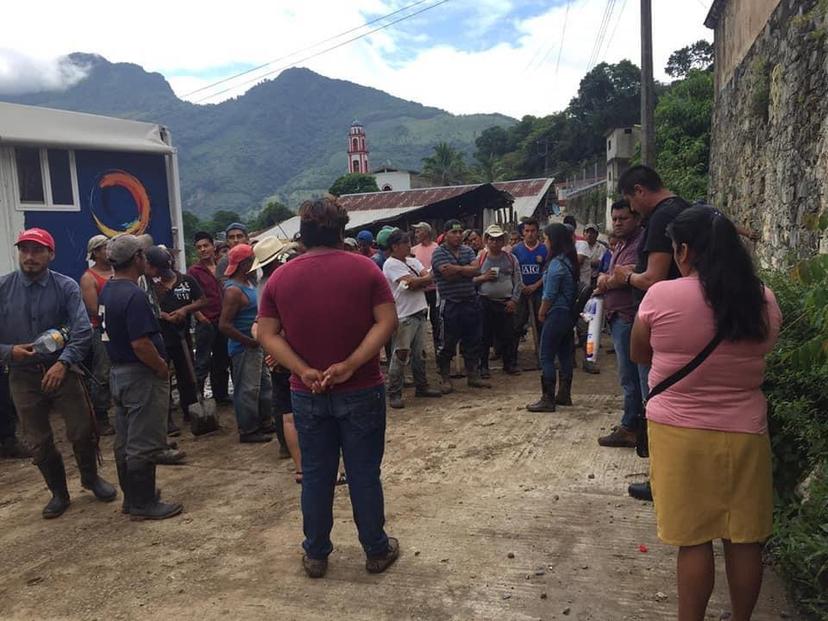 Liberación de caminos prioridad en San Felipe Tepatlán tras lluvias
