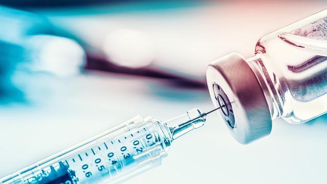 Piden médicos de EU que se advierta sobre efectos secundarios de las vacunas