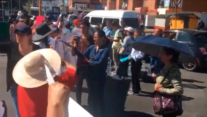Vecinos de La Margarita bloquean la avenida Fidel Velázquez