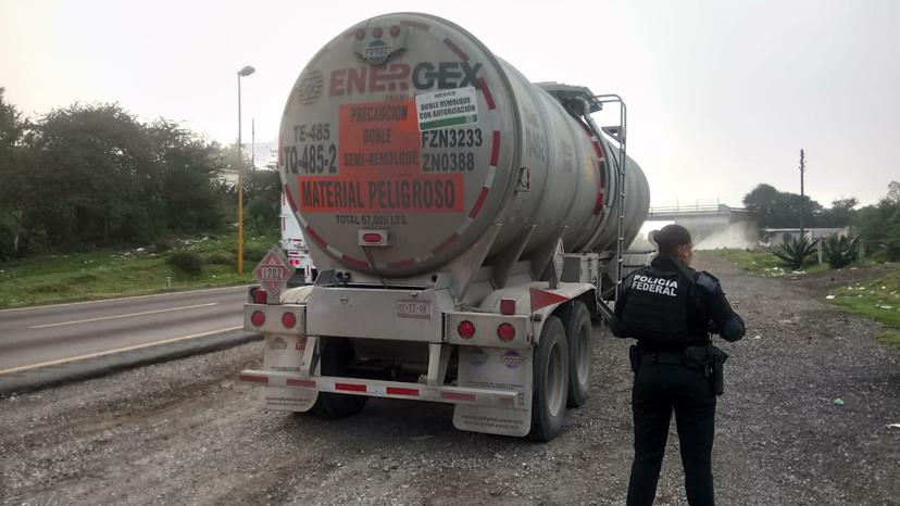 Decomisan en la Puebla-Orizaba 33 mil litros de diésel robado