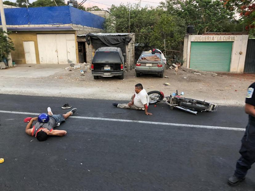 VIDEO Atropellan a dos motociclistas en la Puebla-Izúcar