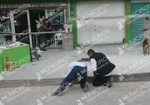 Lo matan y balas perdidas alcanzan a clientes de tienda en Tlahuapan