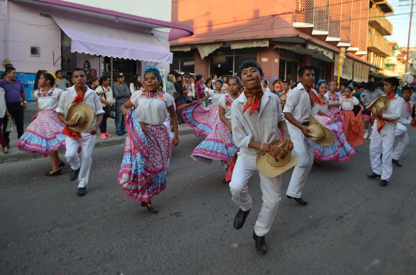 Festeja XIX aniversario colonia antorchista en Izúcar