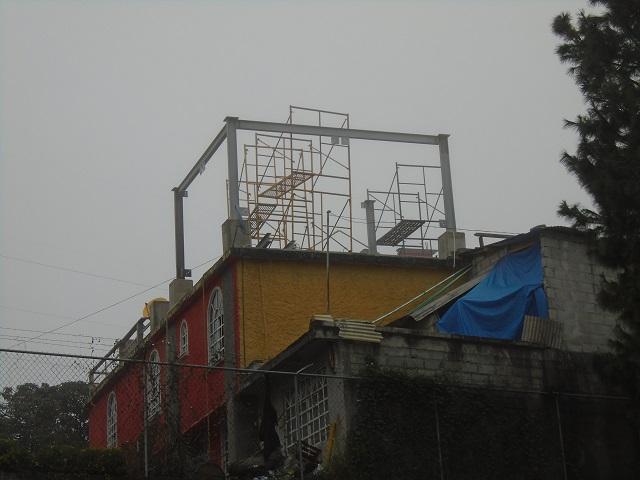 Sin seguridad colocan antena en zona urbana de Huauchinango