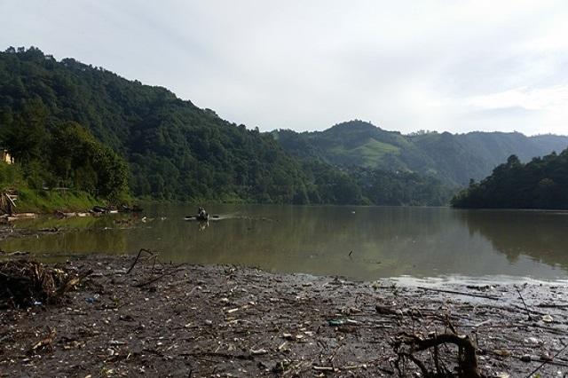 Flotando y en estado de descomposición fue hallado un cuerpo en la presa Nexapa