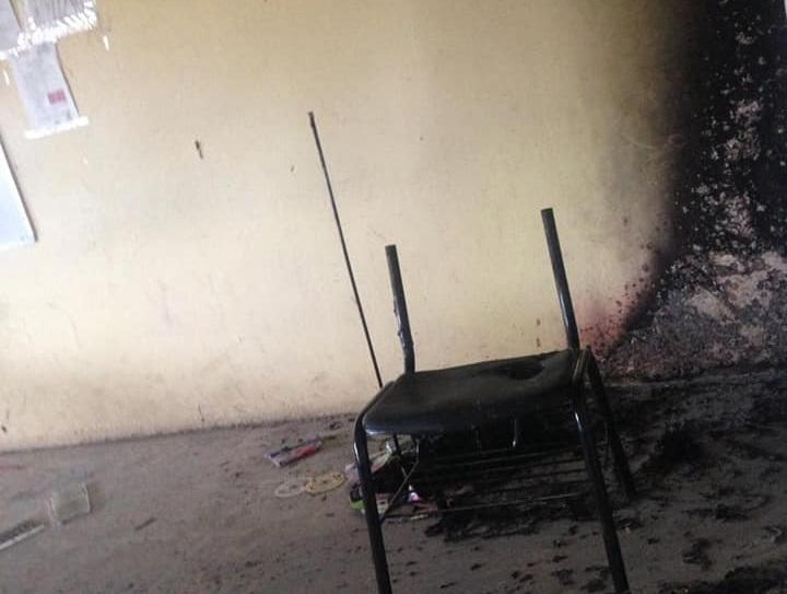 Sujetos queman salón de CBTis y alumnos ahora temen por su seguridad
