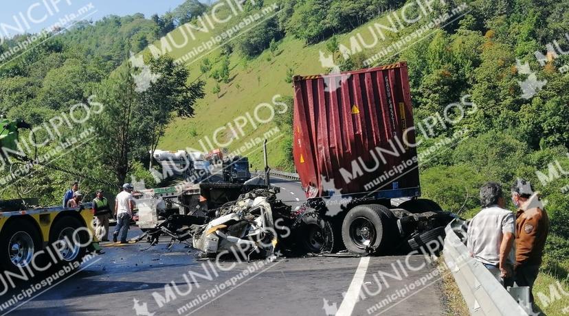 Cerrada la México-Tuxpan por accidente entre tractocamiones