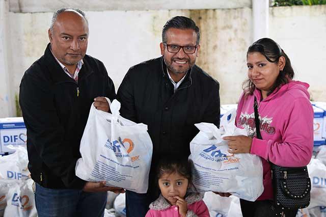 Entrega Xicotepec apoyos alimentarios a familias de bajos recursos