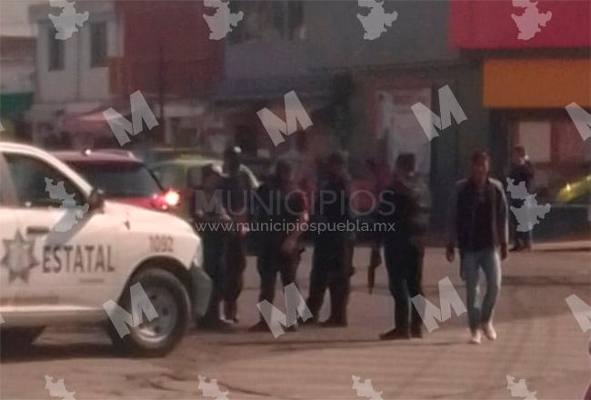 Hasta con armas largas policía estatal alista operativo frente a la SEP Puebla