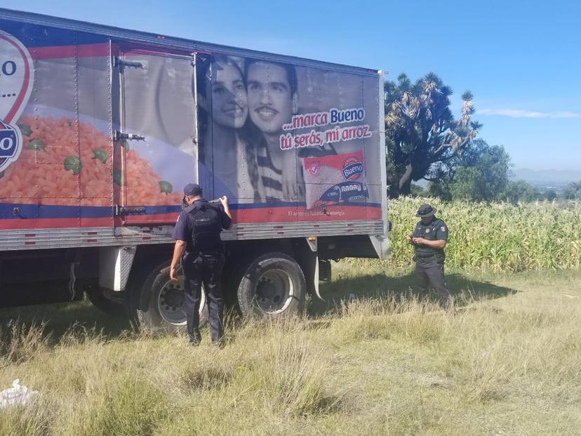 VIDEO Abandonan 13 ton de arroz en Tecamachalco