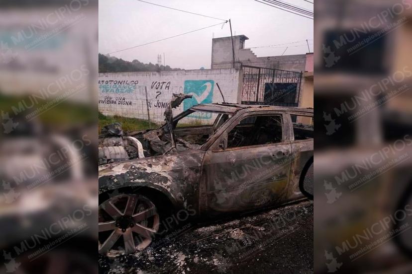 Un muerto y unidades quemadas entre Tlalancaleca y Atotonilco