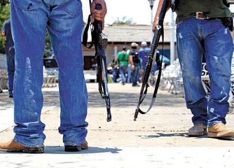 Vecinos armados vigilan Texmelucan ante inoperancia de la alcaldesa