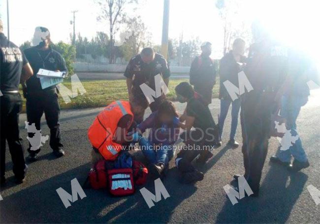 Joven ebria se arroja de auto en movimiento en San Pedro Cholula
