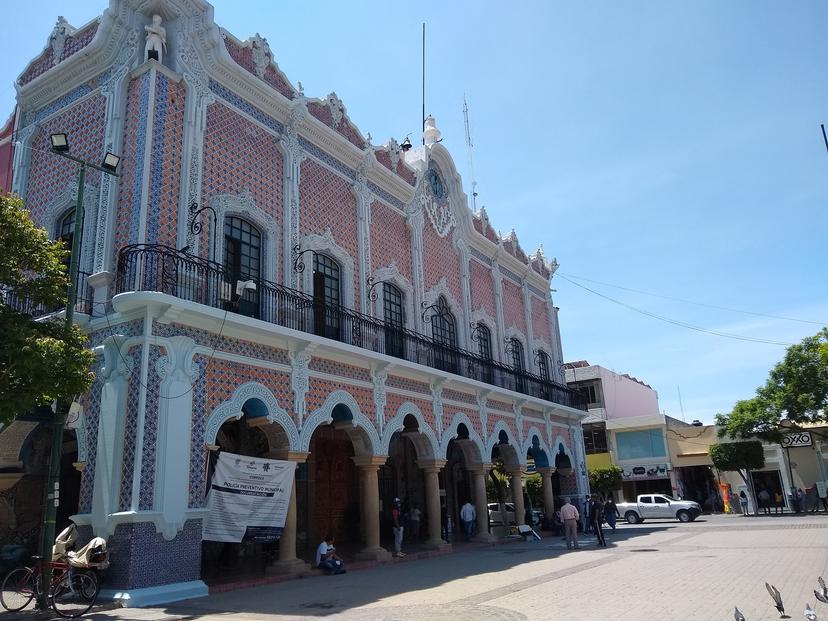 Exlíder sindical dio 60 plazas a familiares y amigos en Comuna de Tehuacán