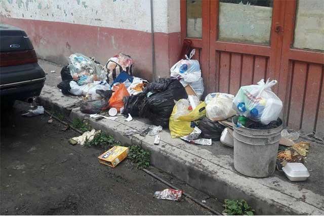 Padecen habitantes de Cuetzalan montoneras de basura