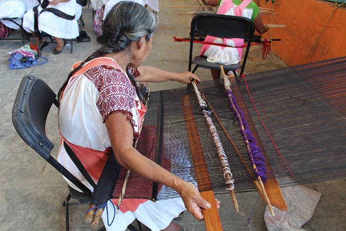 Bordados materializan tradiciones en Feria Huitzilan 2019