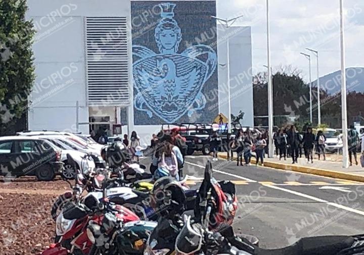 Fallece estudiante en estacionamiento de prepa BUAP en Atlixco