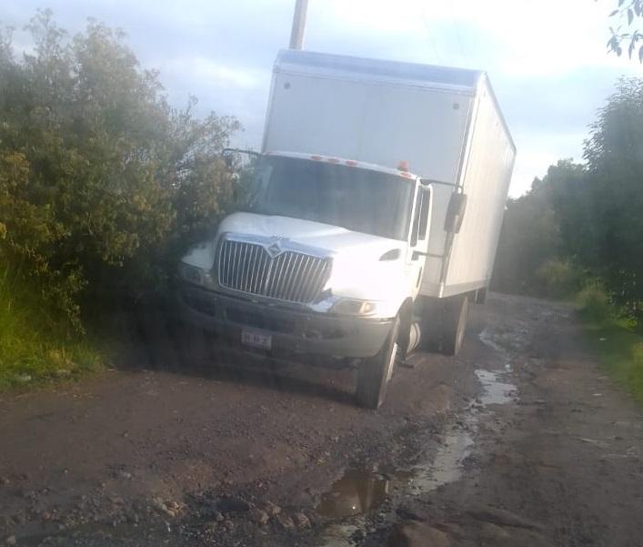 Roban camioneta en la México-Puebla y la abandonan en Texmelucan