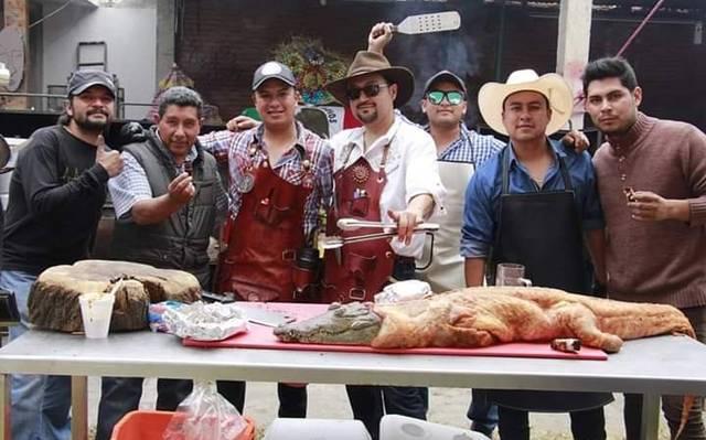 Ex candidato de Morena cocina cocodrilos en Huejotzingo