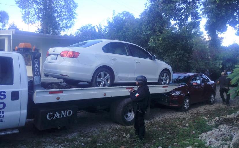 Abandonan en Xicotepec vehículos robados