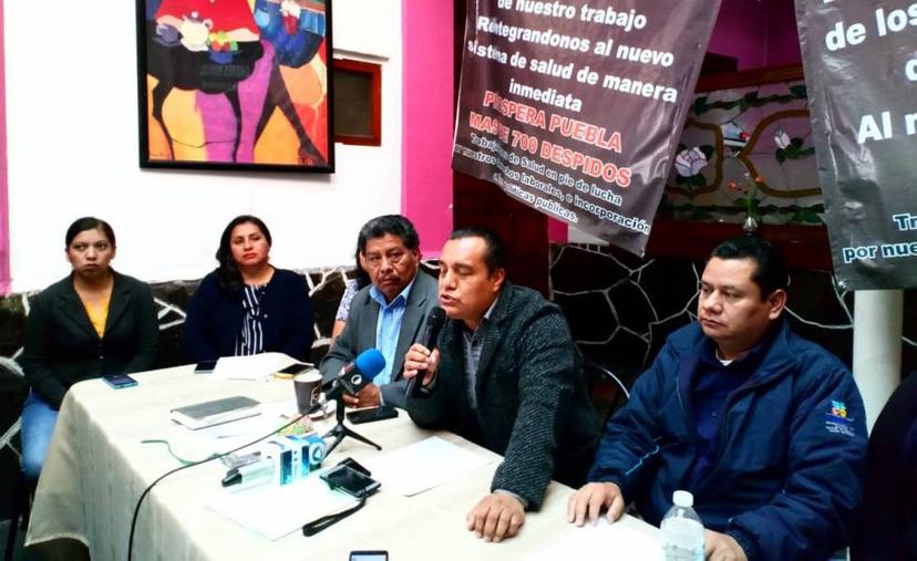 Despidos dejan sin atención a 300 mil familias en Puebla