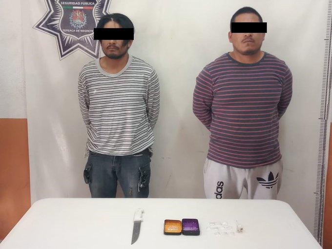 Detienen a dos sujetos con droga y vehículo robado en Tepeaca