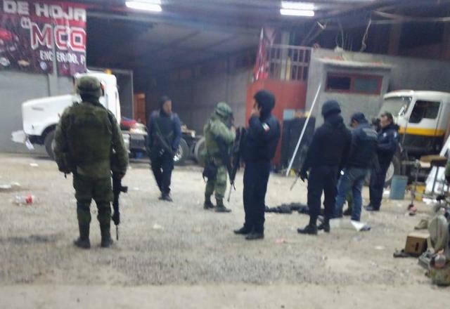 Vecinos impiden operativo de FGE y Ejército en Tecamachalco