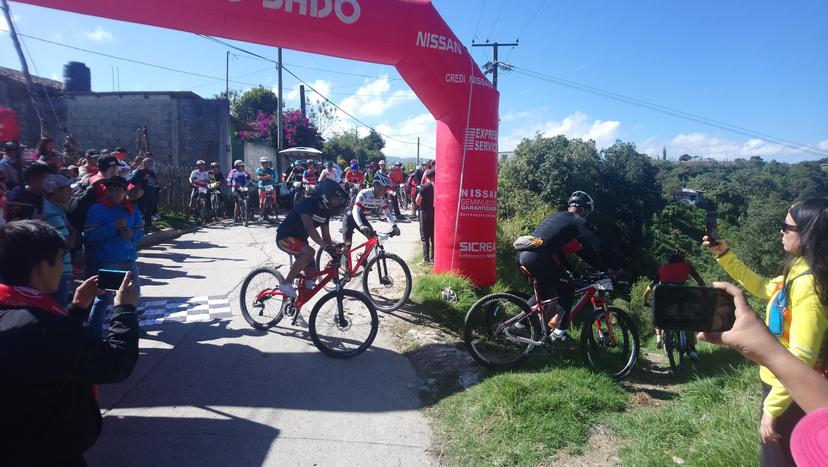 Fomentan ciclismo de montaña en Tlatlauquitepec