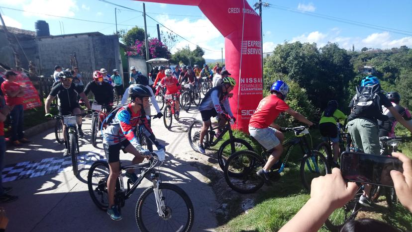 Fomentan ciclismo de montaña en Tlatlauquitepec