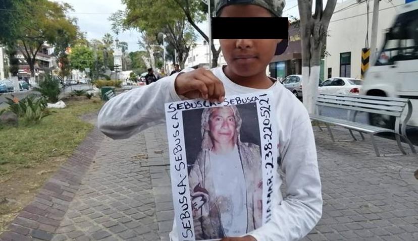 Hermanos buscan a su madre desaparecida en calles de Tehuacán